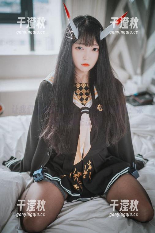让我们看看Aram(아람)的泳装套图：泳池边的霸主出场！