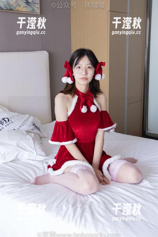 BoBoSocks袜啵啵-甜甜圈 BoBoSocks袜啵啵 - “线上花絮,甜甜圈的薄肉丝冒险,你准备好翻页了吗?”图集