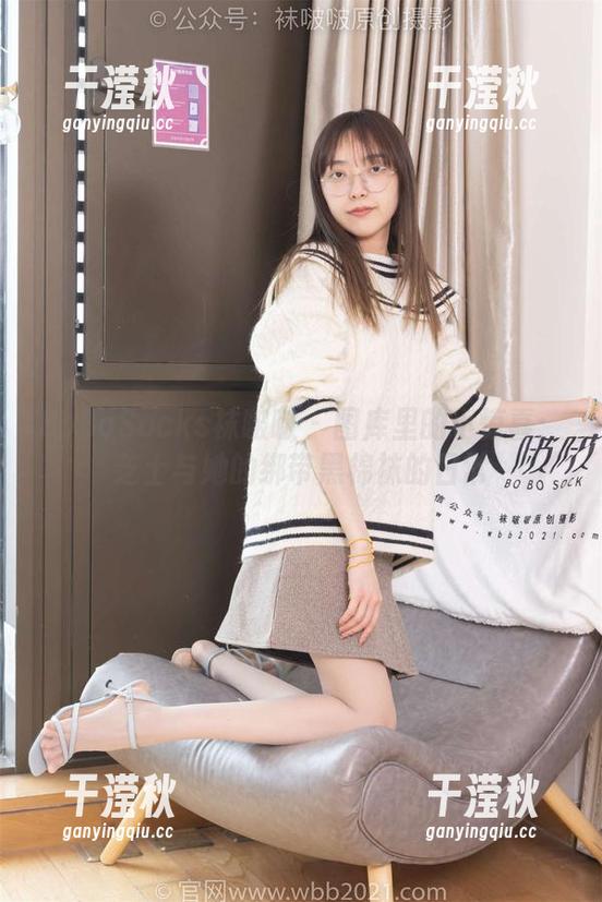 BoBoSocks袜啵啵-芝士 BoBoSocks袜啵啵 - 图库里的小惊喜:芝士与她的绑带黑棉袜的日常
