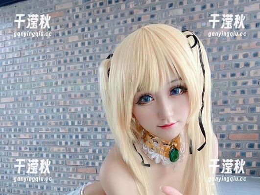 KuukoW KuukoW红裙照片:当时我只想起一句话,‘你看到了花,是谁花?’