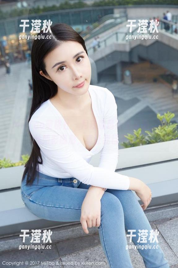 MiiTao蜜桃社-月音瞳 MiiTao蜜桃社 - 月音瞳最新写真集,肉丝如影随形,真让我目不转睛