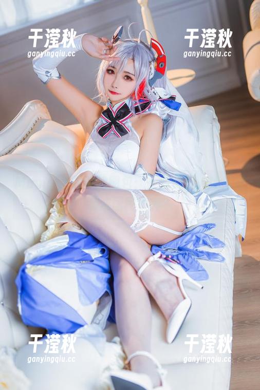 Momoko葵葵 Momoko葵葵的图包:一双美足,如何逆袭成国民女神?