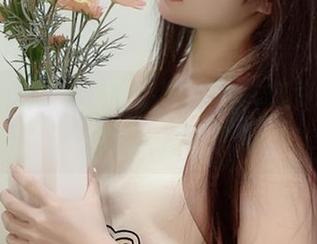 当Sira(시라)遇到吊带写真，究竟是时尚还是在撒娇？