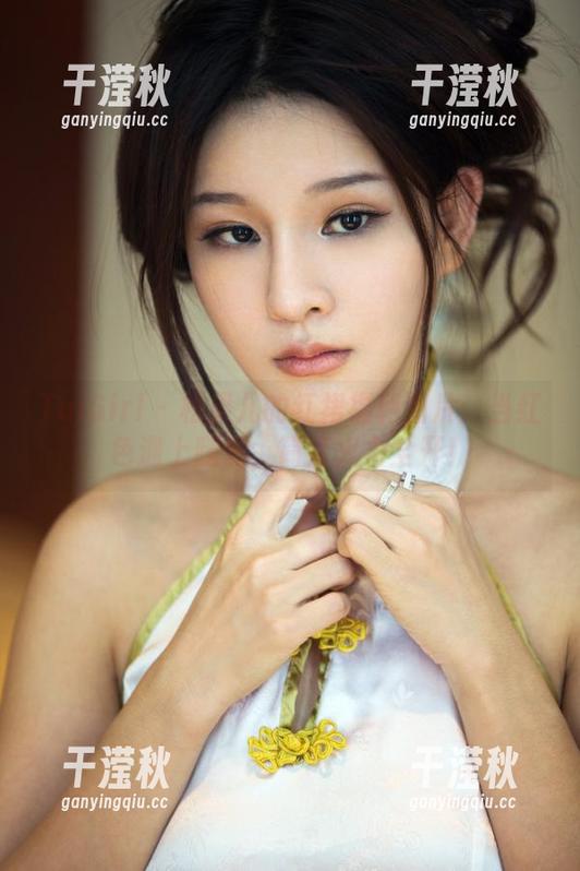 TuiGirl - 松果儿的红裙福利图片：当红色遇上腿长，简直火力全开！