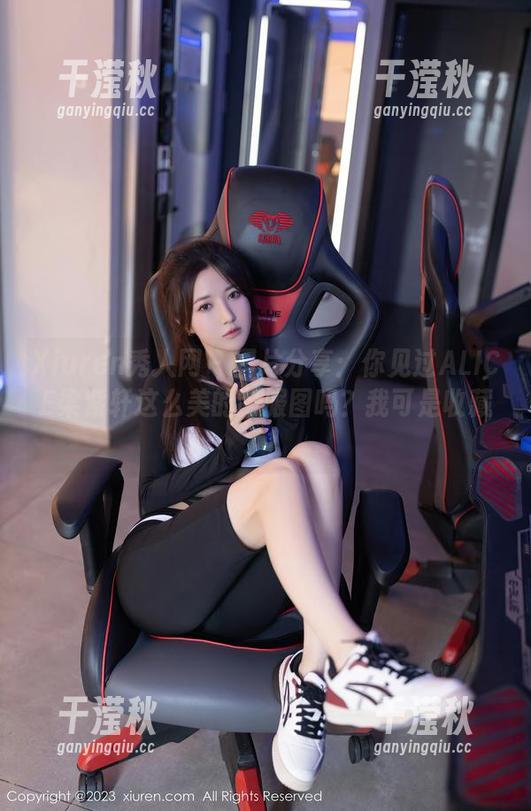 Xiuren秀人网 - 图片分享：你见过ALICE梁紫轩这么美的制服图吗？我可是收藏了！