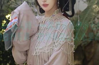 Xiuren秀人网 – 一起来看看伊小七MoMo的白裙写真，白得真的让人心里痒痒