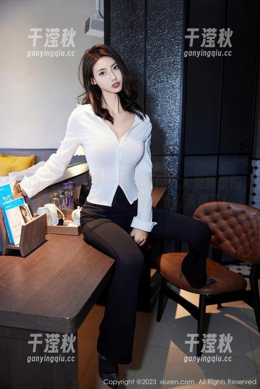 Xiuren秀人网-大美媚京 Xiuren秀人网 - 原图惊愕!大美媚京的美腿真是太撩人,图集我们承包了!