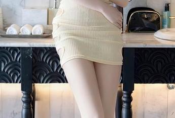 Xiuren秀人网 – 这个豹纹写真合集，孟狐狸FoxYini的姿态让我愣住了，哎呀，真是被撩到了！