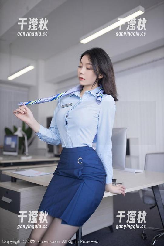 Xiuren秀人网 - 徐莉芝Booty的日常，你在看合集中，她却在偷偷地为你打包网盘里的小惊喜！