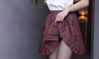 Xiuren秀人网 – 看完林文文yooki的套图，感觉自己也被她的小秘密迷住了，嘿！