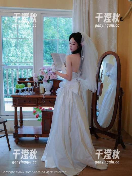 Xiuren秀人网-模特悦悦 Xiuren秀人网 - 跟着模特悦悦去粉色的海洋:写真的浪漫浮游