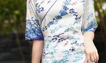 Xiuren秀人网 – 白白Alina教室的角落：每个瞬间都值得收藏的写真