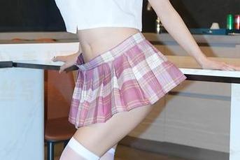 Xiuren秀人网 – 单身狗福利！赵惟依coco灰丝写真集，拯救这个无趣的周末！