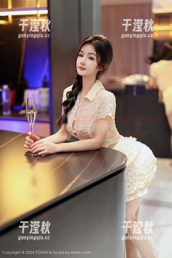YouMi尤蜜荟-菲儿beauty YouMi尤蜜荟 - 被菲儿beauty的粉色瞬间吸引:别错过这份免费的套图!