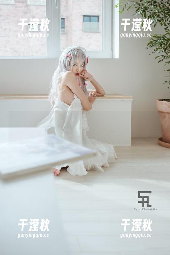 Yuna(윤아)的短裙：私拍小宇宙，套图里藏着的都是那些瞬间的美好。