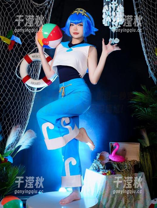 ZinieQ ZinieQ穿上黑色比基尼,原图一秒变身海滩女神,写真绝对不容错过!