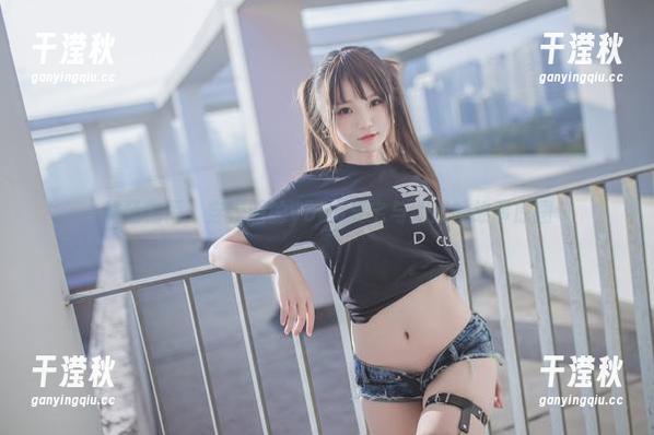 yoko夏宅 妹汤物语:穿校服的yoko夏宅与泡澡的故事原图