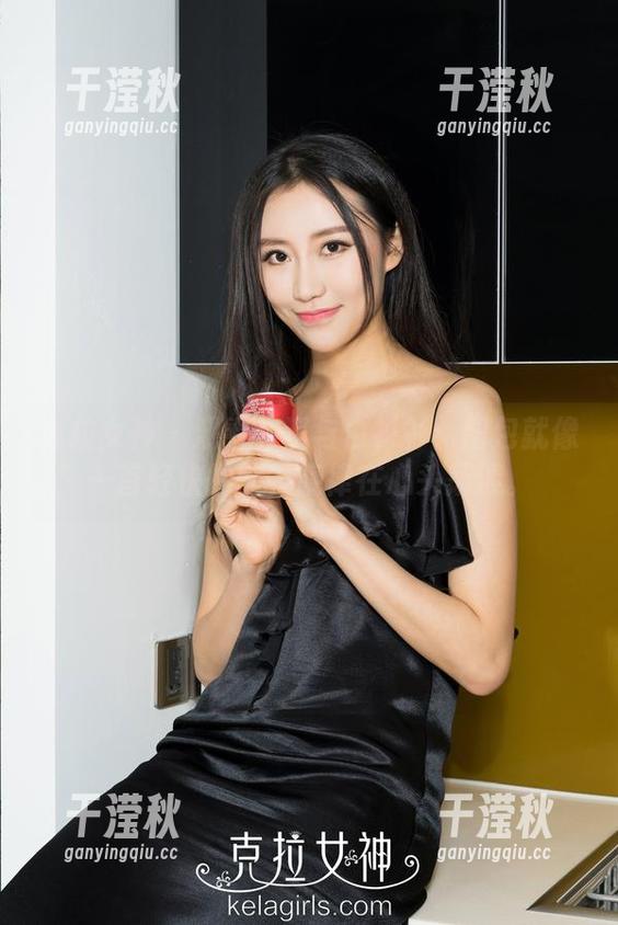克拉女神-钟淇 克拉女神 - 观看钟淇与白衬衫:图包就像一首轻快的歌,旋律在心头荡漾。