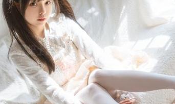 从粉色药水到护士服：六味帝皇酱的cos图册一探究竟！
