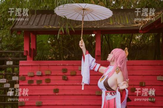 前羽rr 缤纷角色中的前羽rr:她的秘书作品让人忍不住想多看几眼!