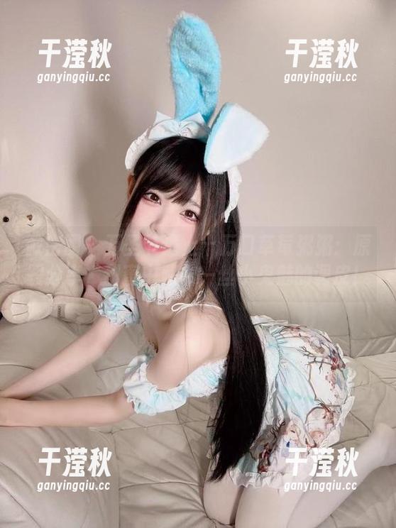 十万口草莓粥粥 微密圈 - 万圣节遇上十万口草莓粥粥:原图分享,甜蜜中藏着一丝小鬼魅的调皮!