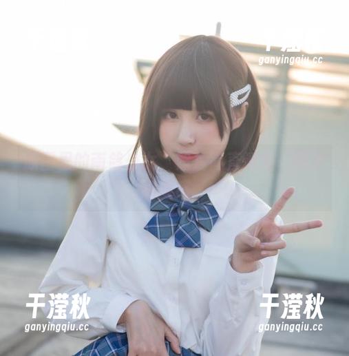 原图里的南鸽少女，照片简直透出一股子娇羞感。