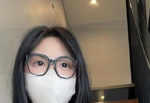 微密圈 – 毛衣包裹的可爱的肉巴，咋这么美？高清壁纸直击你的心！