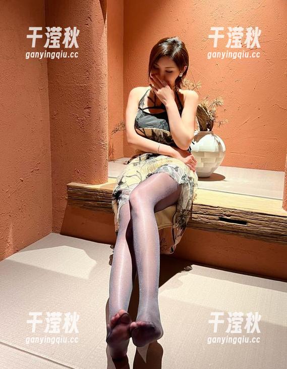 周妍希 微密圈 - 美不美看大腿,周妍希的高清壁纸让你心动!