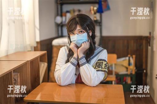啊日日_Ganlory 每次看啊日日_Ganlory的短裤cos美图,我的眼睛都快要被闪瞎了!