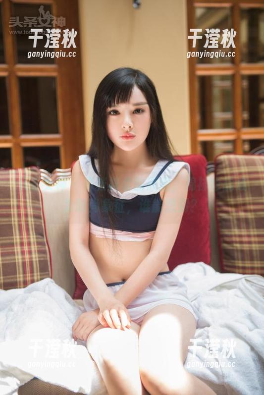 头条女神-张梓柔 头条女神 - 看张梓柔的原图,棉袜也能成为时尚象征,谁能想到?