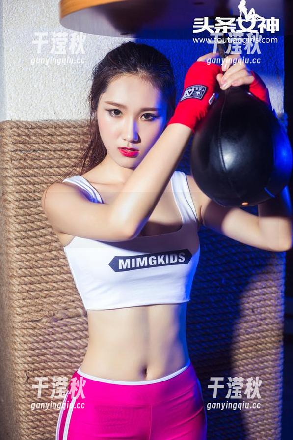 头条女神-李由美 头条女神 - 李由美的棉袜图集让我怦然心动,谁能想到一双袜子也能这样撩?