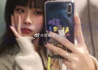 安曜曜户外图集新鲜出炉：她与阳光的‘暗恋’，让风也变得害羞了！