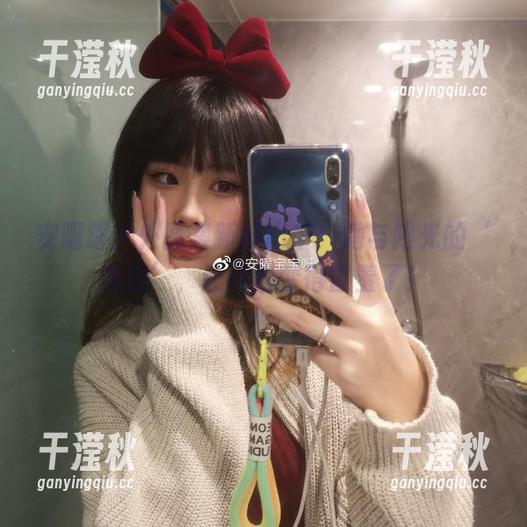 安曜曜户外图集新鲜出炉：她与阳光的‘暗恋’，让风也变得害羞了！