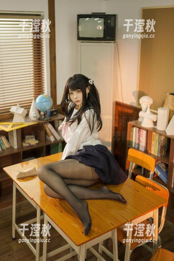 意外曝光！安食Ajiki的疯狂写真作品，上海漫展的‘萤火虫’光影魔法