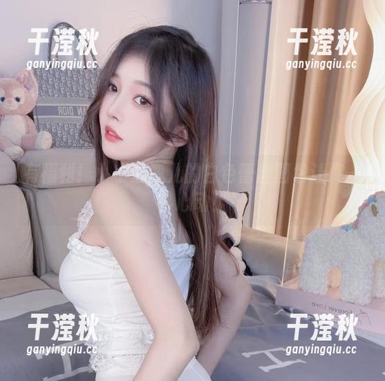 小小奶瓶儿 有福利!小小奶瓶儿的白色蕾丝图包让你一秒心动!