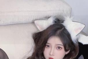 走，看看小小奶瓶儿的镂空写真，真是让人欲罢不能啊！