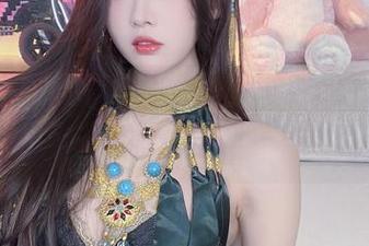 小小奶瓶儿COS迦南，给我一种不可思议的熟悉感