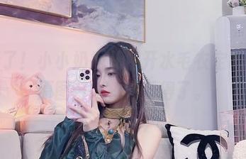 更新了！小小奶瓶儿白开水毛衣定制版，原图一出，谁受得了。
