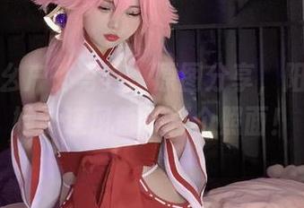 小瑶幺幺户外写真：原图分享，阳光下的她，连风都要打个照面！