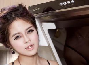 尤物馆 – 悦儿Yuky的制服写真：超乎想象的搭配，快来pick你最爱的风格！