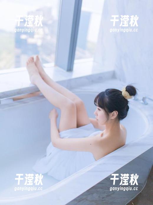 念雪ww 念雪ww的网袜写真,让我想起滑雪的日子,原图里的感觉真妙!