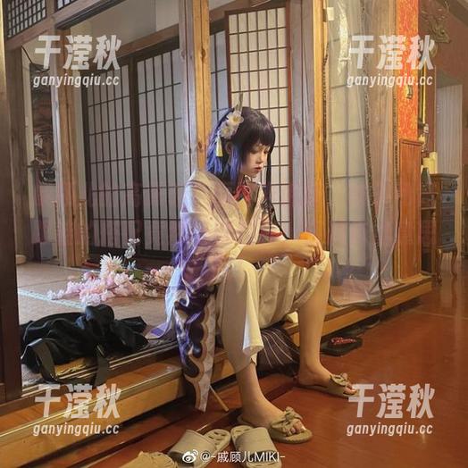 戚顾儿 戚顾儿的高跟鞋:原图告诉我,袜子和高跟鞋的搭配竟然可以这样!资源有点意思哦!