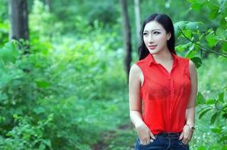 推女郎 – 感受Yu佳妮的自然镂空写真，照片中蕴藏着无限可能