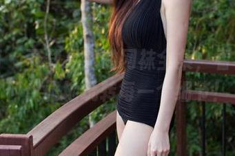 推女郎 – 下载易阳的网袜全集，看看她如何优雅地玩转每一个细节！