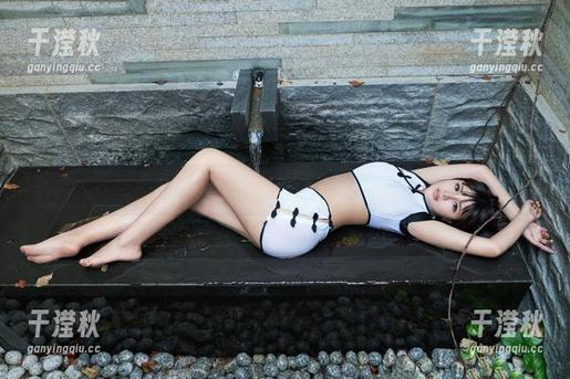 推女郎-沙子 推女郎 - 沙子写真:短裤下的沙滩假日美学
