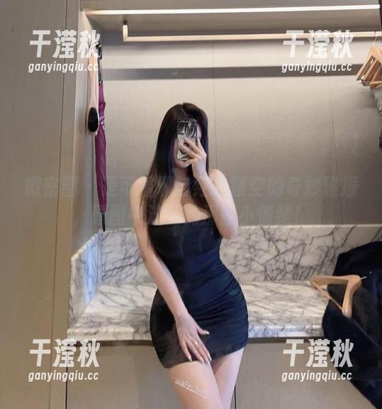 微密圈 - 是可馨耶与红色镂空的奇妙碰撞，原图中流露的那些小情绪！