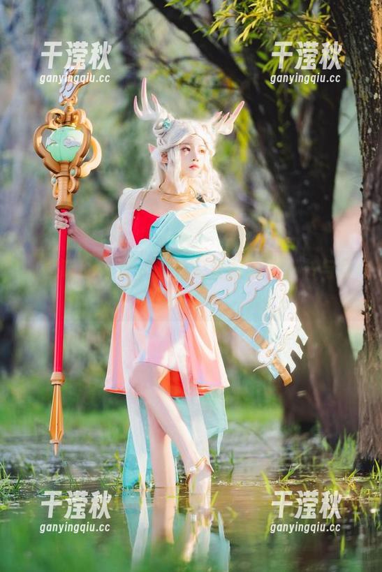 桜桃喵 桜桃喵的写真:办公室里的调皮秘书与暗藏魅力!