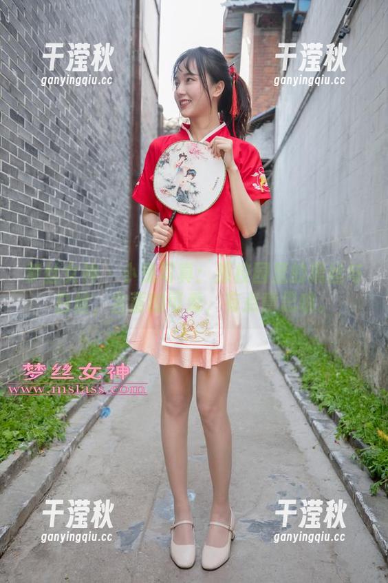 梦丝女神-小兔 梦丝女神 - 小兔写真:那校园里的黑丝与白丝,含蓄的可爱,有点意思哦。