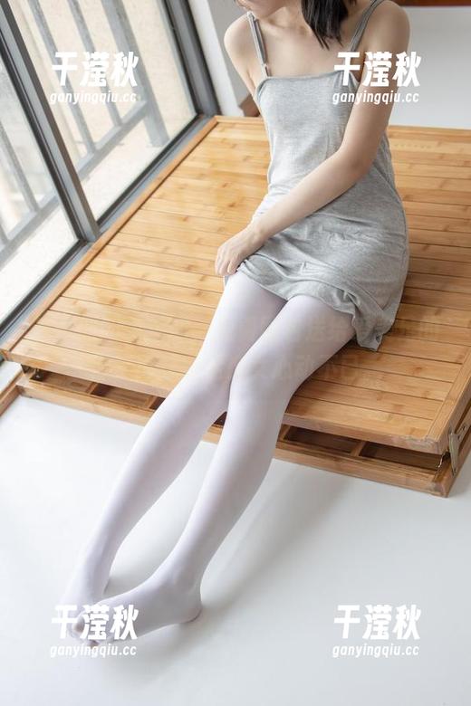 森萝财团 森萝财团杀手锏,免费图包送给爱美足的你,白丝美足少女心动不已。