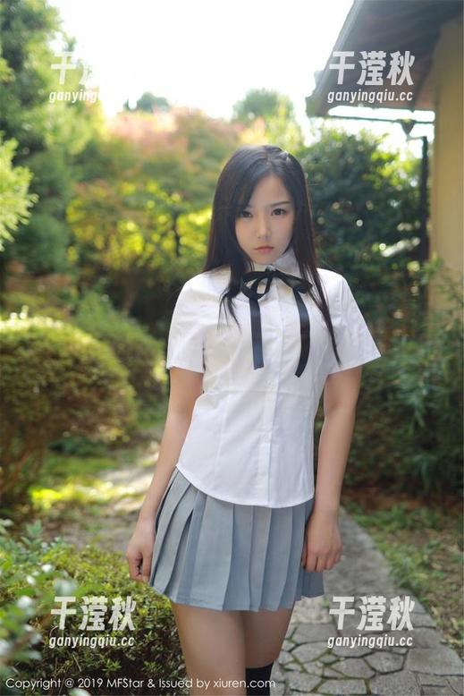 模范学院-甜筒晓彤 模范学院 - 甜筒晓彤和她的短裤,原图告诉你:夏天的诱惑藏在这里!